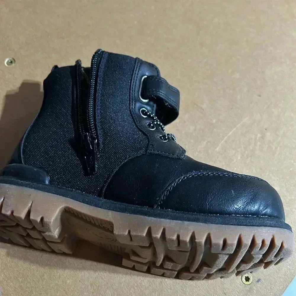 Wonder Nation boots